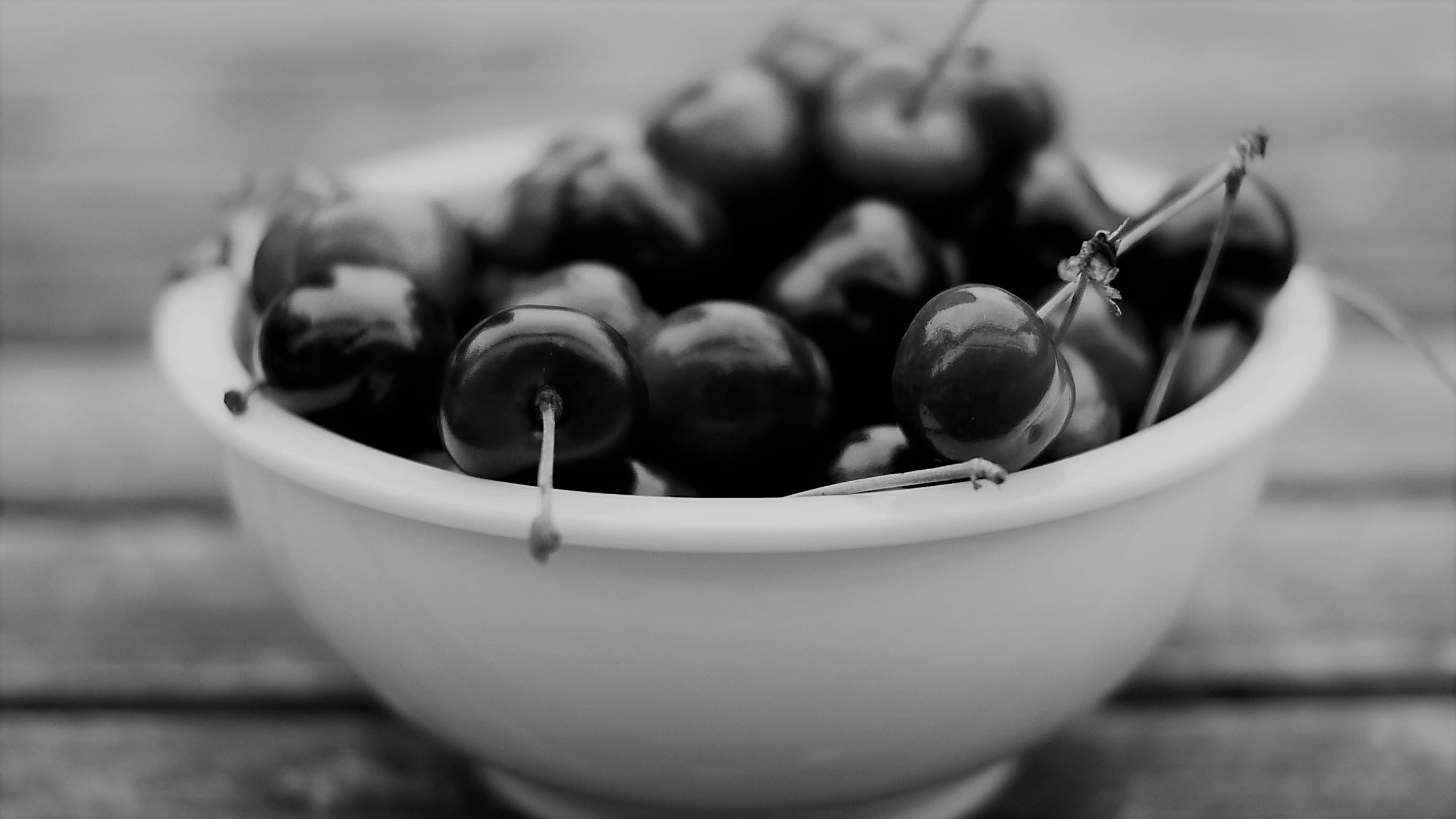 /site/assets/files/1224/a-bowl-of-delicious-red-cherry_bw.jpg